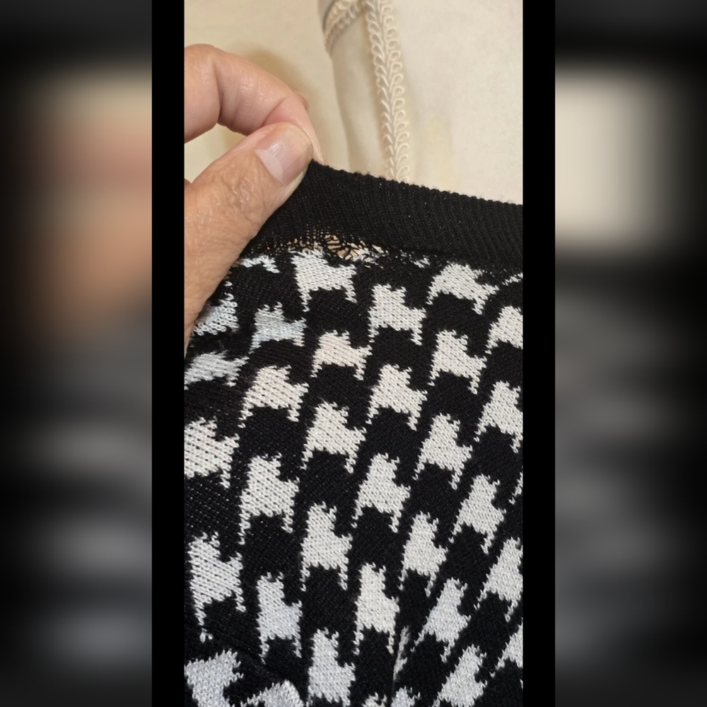 Vintage Carolyn Taylor Houndstooth Sweater Gold Button Shoulder Black White M - Picture 10 of 15